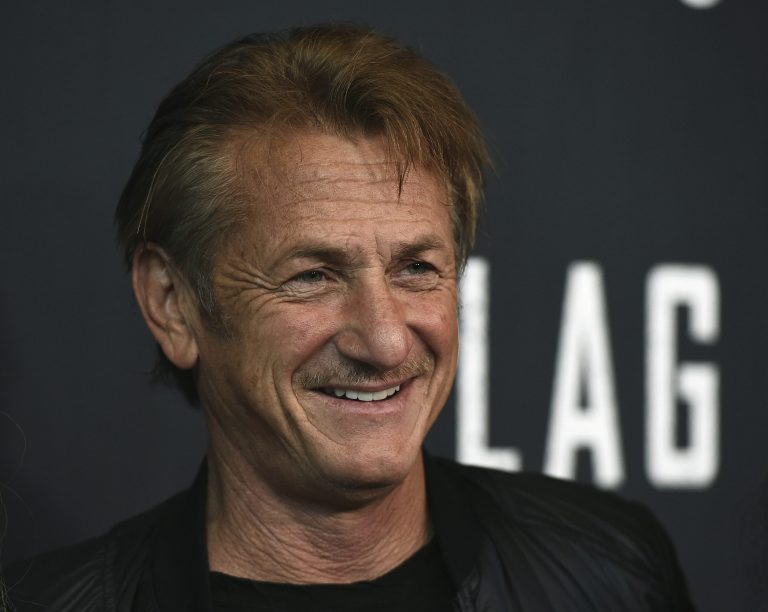 Herec a režisér Sean Penn nakrúca na Ukrajine dokument o ruskej invázii