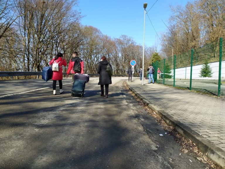 Odlev mladých podľa ombudsmanky z Ukrajiny rastie, príčinou sú obavy z mobilizácie