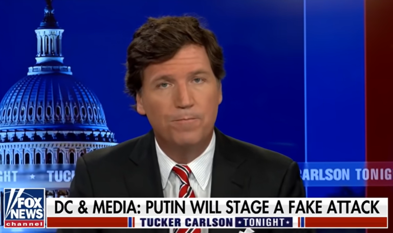 Tucker Carlson má najsledovanejšiu reláciu aj medzi dospelými demokratmi