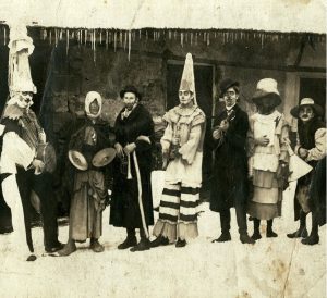 Fašiangy, obdobie zábavy, tanca a svadieb. Polovica kedysi bujarého obdobia je za nami