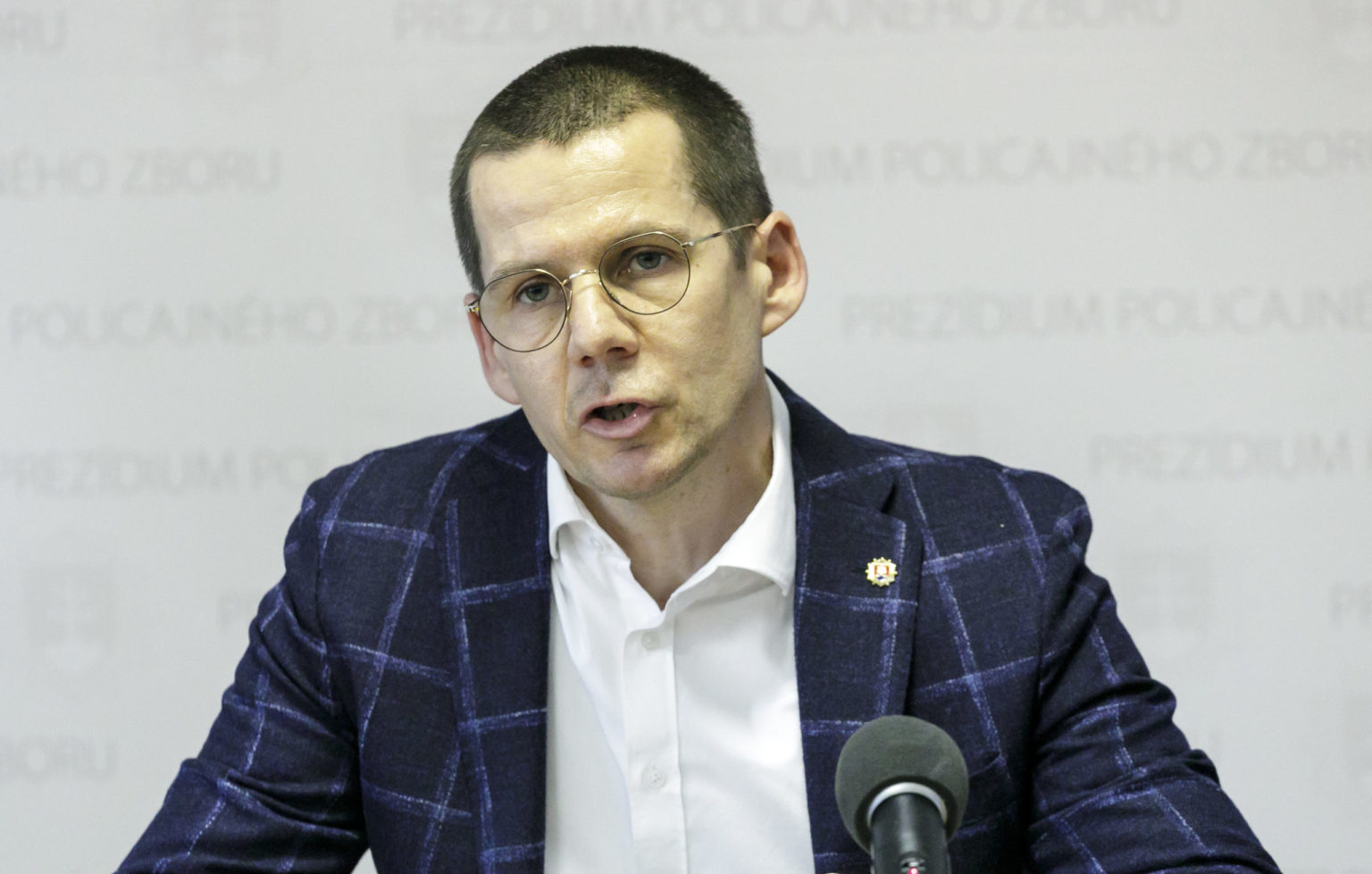 Na snímke dočasne poverený prezident Policajného zboru SR Štefan Hamran počas tlačovej konferencie na tému objasnená trestná činnosť vo veci vyzvedačstva a korupcie v súvislosti s Ruskou federáciou v Bratislave 15. marca 2022. Foto: Dano Veselský/TASR