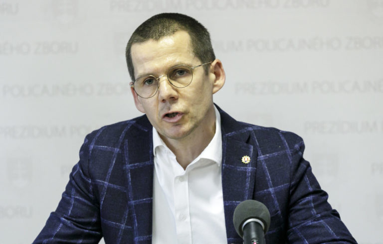 Na snímke dočasne poverený prezident Policajného zboru SR Štefan Hamran počas tlačovej konferencie na tému objasnená trestná činnosť vo veci vyzvedačstva a korupcie v súvislosti s Ruskou federáciou v Bratislave 15. marca 2022. Foto: Dano Veselský/TASR