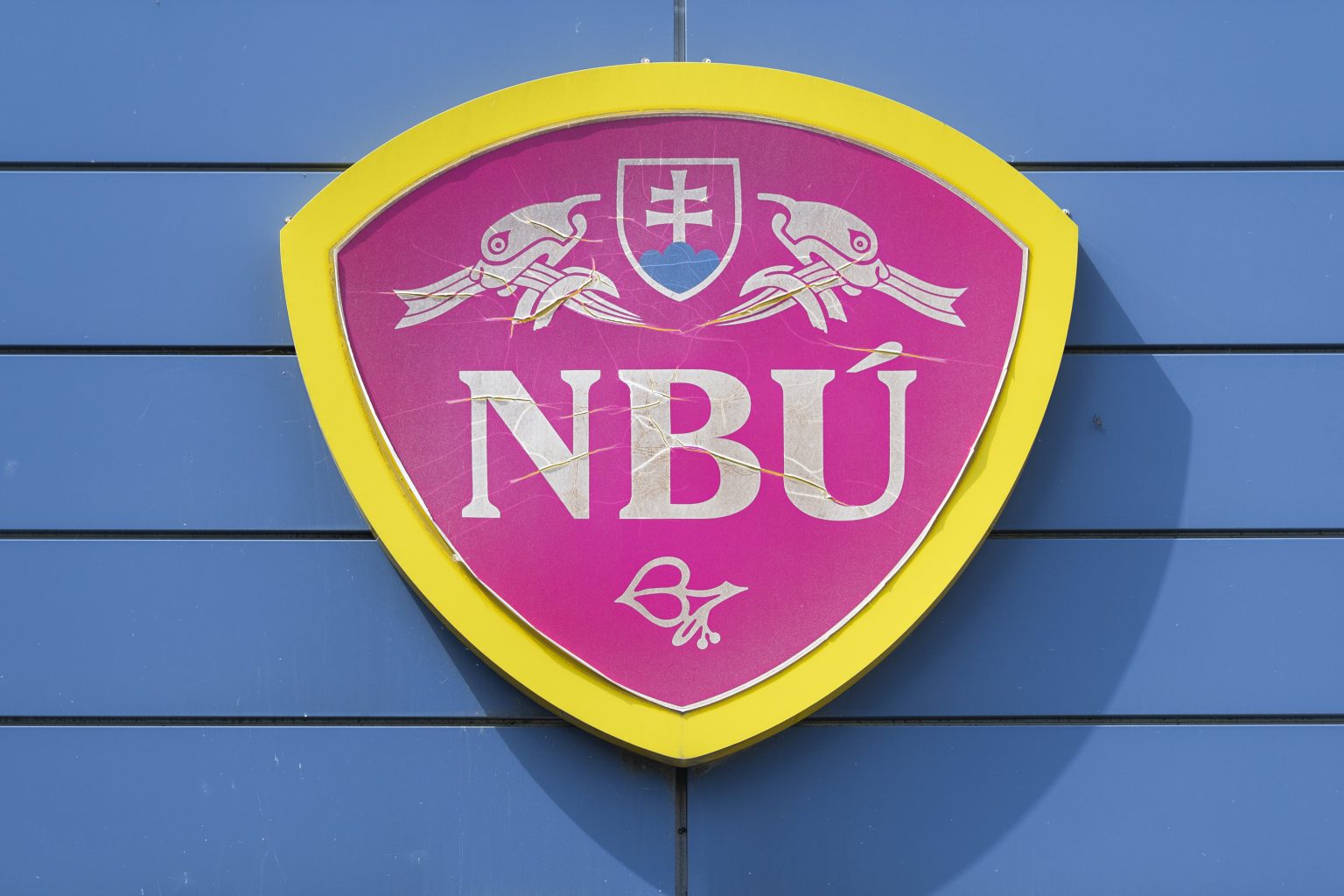 Tabuľa s nápisom na budove, v ktorej sídli Národný bezpečnostný úrad (NBÚ). Foto: Jaroslav Novák/TASR