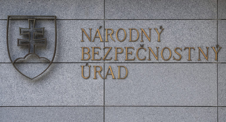 Na snímke tabuľa s nápisom na budove, v ktorej sídli Národný bezpečnostný úrad (NBÚ) na Budatínskej ulici v Bratislave 16. júla 2020. Foto: Jaroslav Novák/TASR
