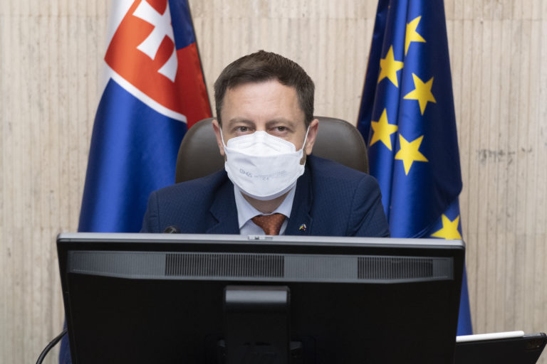 Premiér: Ak ste predávali naše princípy za peniaze z Ruska, prihláste sa