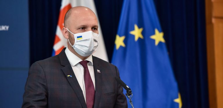 Naď: Parlament bude rozhodovať o prítomnosti vyše 2-tisíc vojakov NATO na území Slovenska