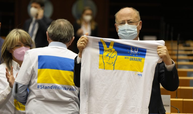 Europarlament požaduje sprísnenie sankcií voči Rusku. Napríklad aj obmedzenie dovozu ropy a plynu