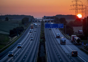 Pre vysoké ceny paliva zvažuje každý tretí Nemec, že prestane jazdiť autom