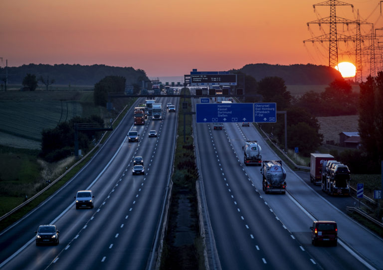 Diaľnica pri nemeckom Frankfurte nad Mohanom. Ilustračný záber. Foto: TASR/AP