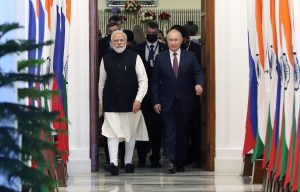 Rusi za komodity inkasujú indické rupie v hodnote miliárd dolárov. No nevedia, čo s nimi