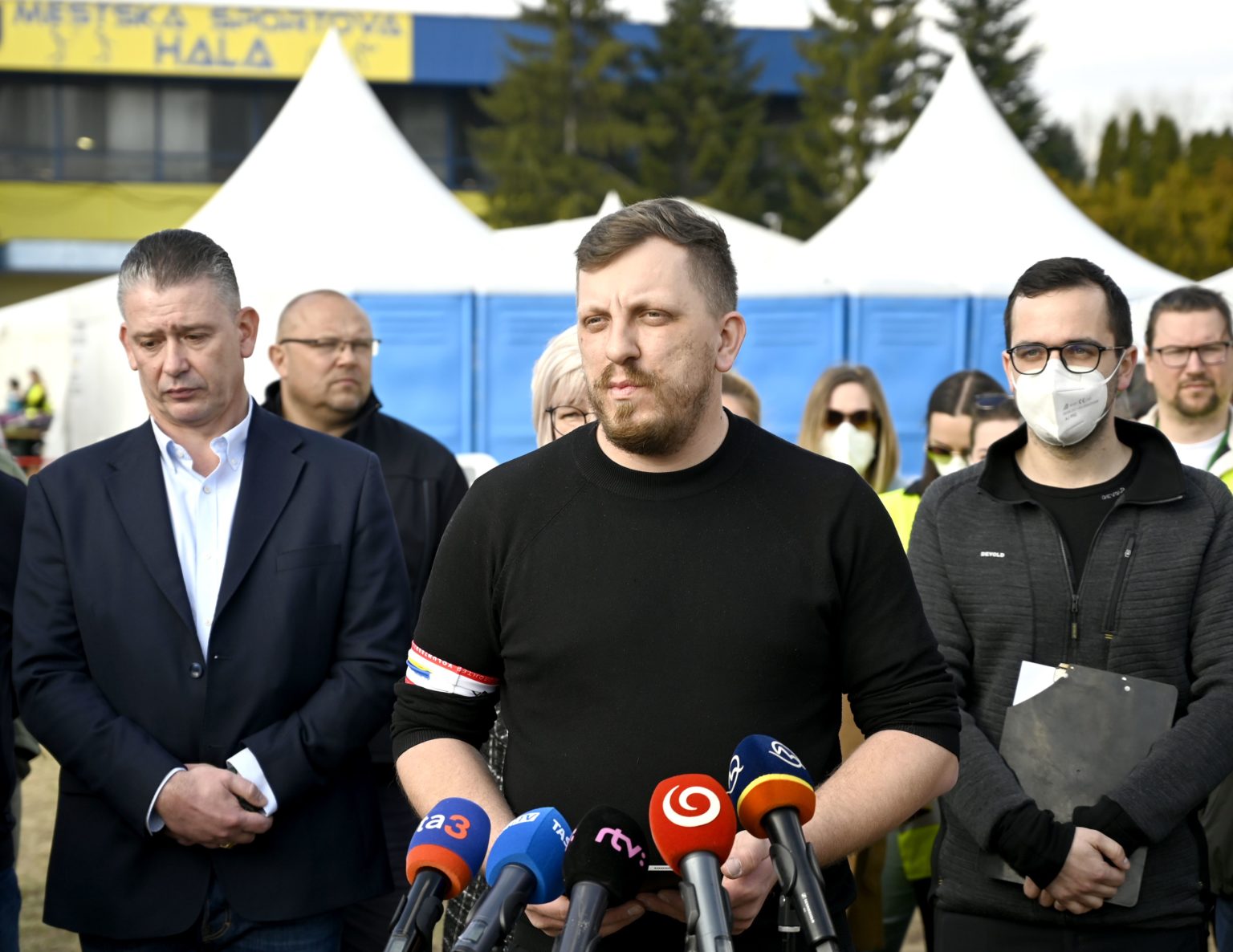 Július Slovák z GD Identity počas tlačovej konferencie na tému Schéma riešenia utečeneckej krízy v gescii Ministerstva vnútra: Zapojenie spoločnosti Dustream production. Piatok 25. marca 2022. FOTO TASR/Roman Hanc