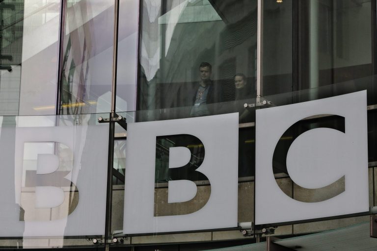 BBC sa pýta, či by sa pojem etnická menšina nemal nahradiť termínom globálna väčšina