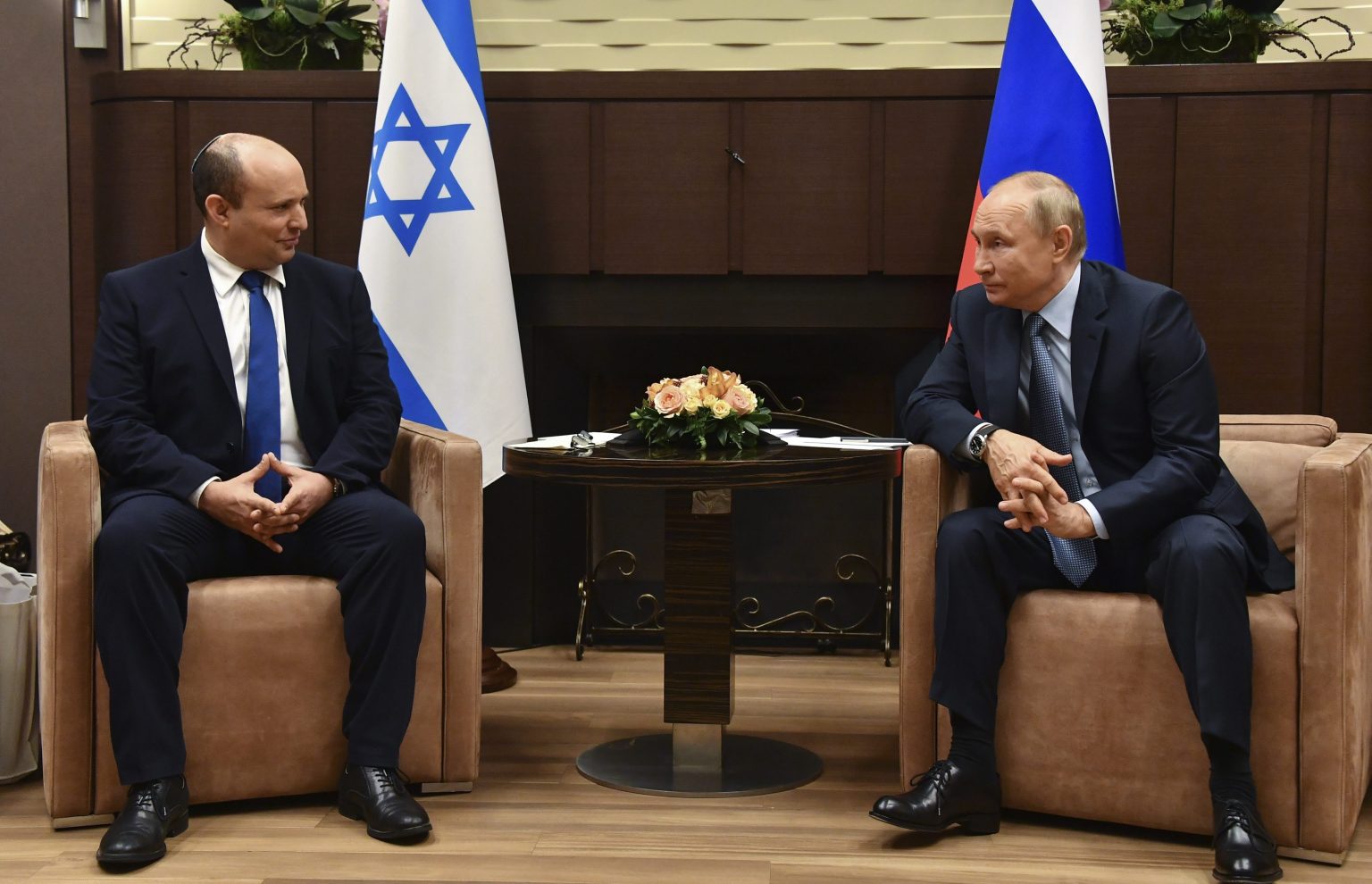 Vladimir Putin a Naftali Bennett. Foto: TASR/AP