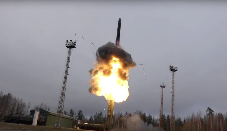 Ďalší západní predstavitelia tvrdia, že na Dnipro nedopadla raketa ICBM