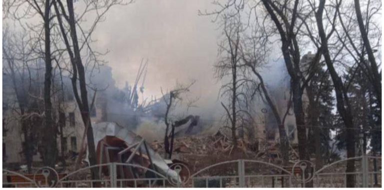 Rusi bombardovali divadlo plné civilistov, tvrdí zástupca starostu Mariupola