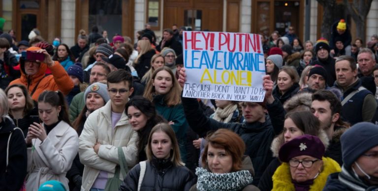 Trenčania protestovali v pokoji