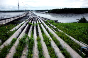Západné sankcie pomáhajú Číne. Lacnejšiu ropu má nielen z Ruska