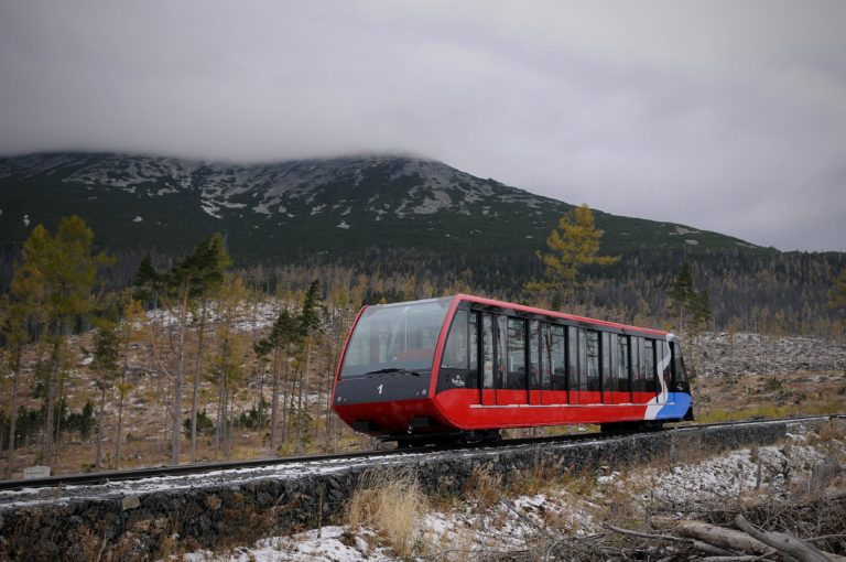 SHMÚ: Na celom území Slovenska v pondelok silnejšie zafúka, niekde bude aj orkán