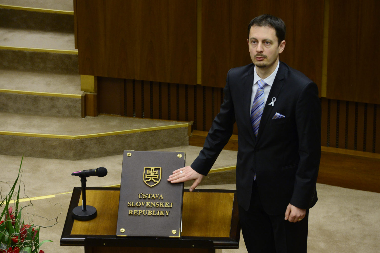 Eduard Heger skladá 23.marca 2016 poslanecký sľub. Foto: TASR/Pavel Neubauer 