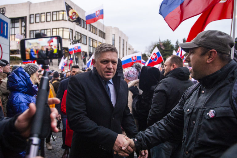 Prieskum: Väčšina Slovákov si želá výhru Ruska vo vojne na Ukrajine, najviac voliči ĽSNS, Republiky a Smeru