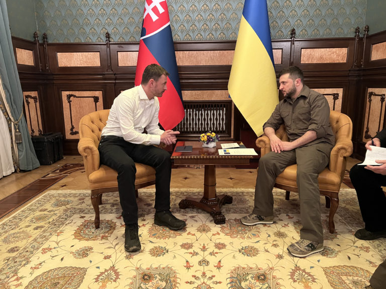 Zelenskyj sa v príhovore na samite poďakoval Slovensku a Poľsku za stíhačky, uviedol Heger