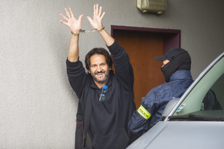 Štát sa ospravedlnil Robertovi Kaliňákovi za trestné stíhanie a väzbu. Inak by mu musel vyplatiť odškodné