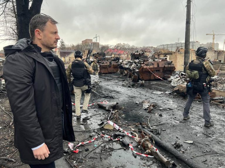 Heger bol v Buči. Videl masové hroby, chce zastaviť Putina