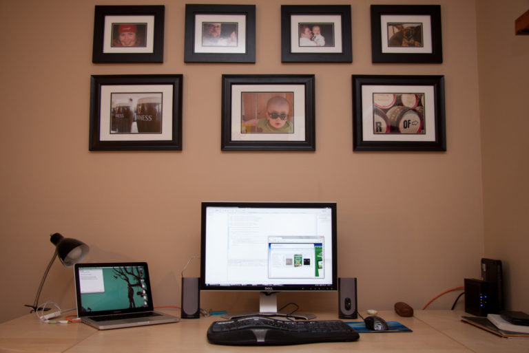 Pracujte z domu, stlmte kúrenie a necestujte autami, odkazuje Brusel občanom. Znížite tým závislosť od ruských palív