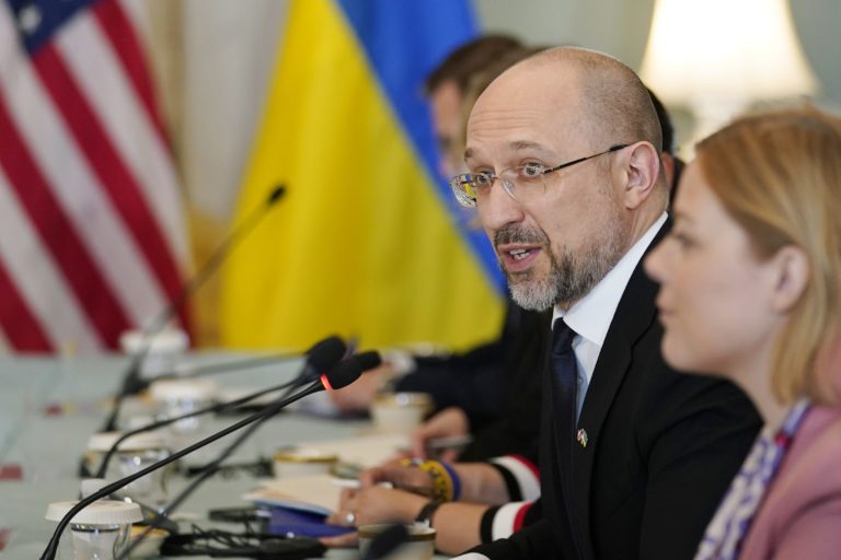 Ukrajinský premiér žiada obyvateľov, aby znížili spotrebu elektriny