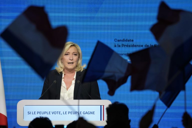Le Penová vyhlásila, že ak sa jej strana ujme moci, zabráni vyslaniu vojakov na Ukrajinu