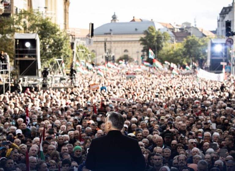 Orbánov Fidesz získal ústavnú väčšinu rekordným počtom hlasov