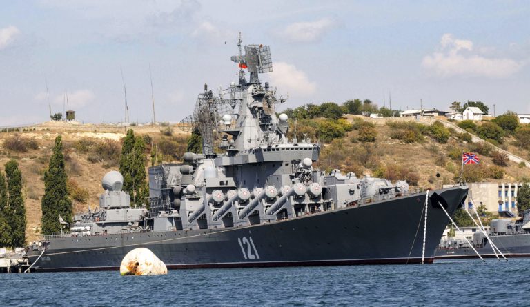 V Sevastopole na Kryme bolo počuť výbuchy. Moskva hovorí o zostrelení dronov