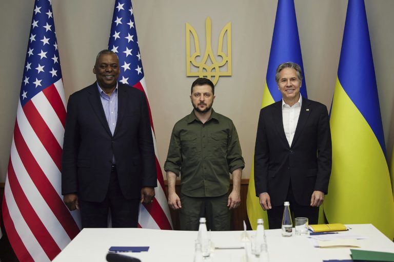 Lloyd Austin, Volodymyr Zelenskyj a Antony Blinken. Foto: TASR/AP