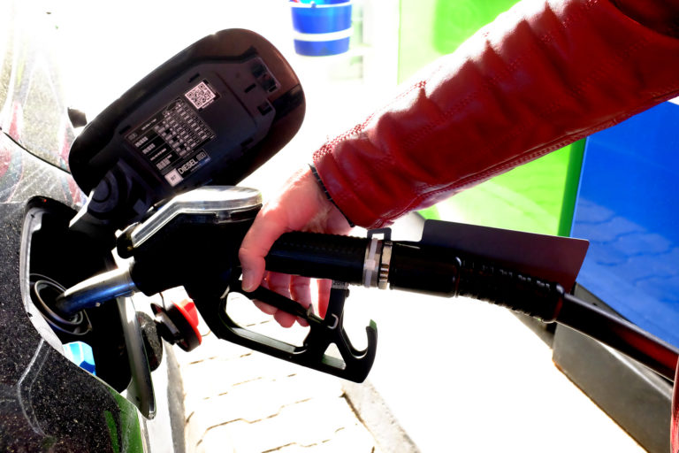 Ceny benzínu a nafty by sa mali po priaznivom vývoji opäť šplhať nahor