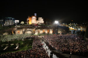 Pápež sa počas krížovej cesty dotkne aj témy vojny