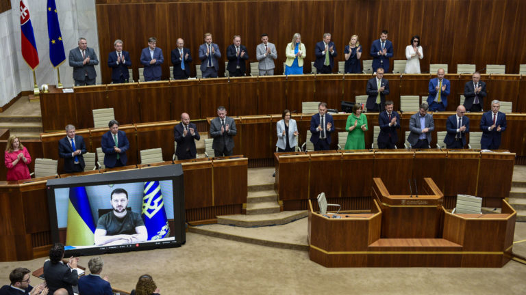 Reakcie politikov po Zelenského prejave: Došlo k deratizácii politických krýs. Smer a fašisti je skoro to isté