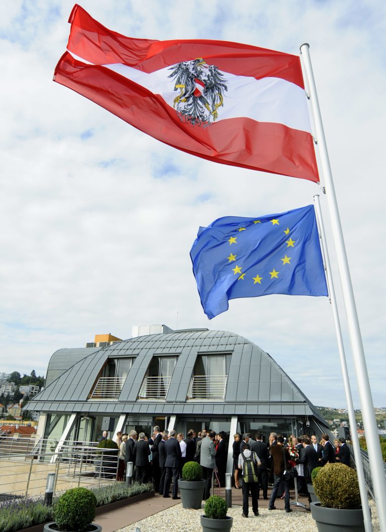 Inflácia v Rakúsku sa po mesiacoch oslabovania zrýchlila na rekordných vyše jedenásť percent