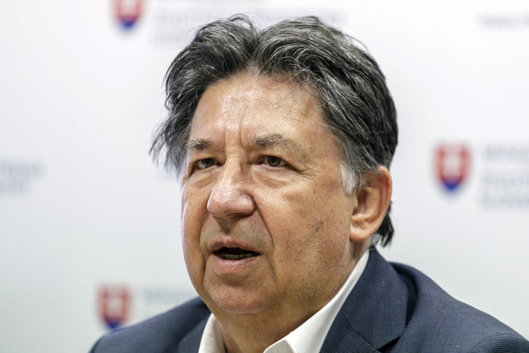 Budaj zvoláva na stredu okrúhly stôl demokratických strán. Nepovedal, ktoré strany pozval