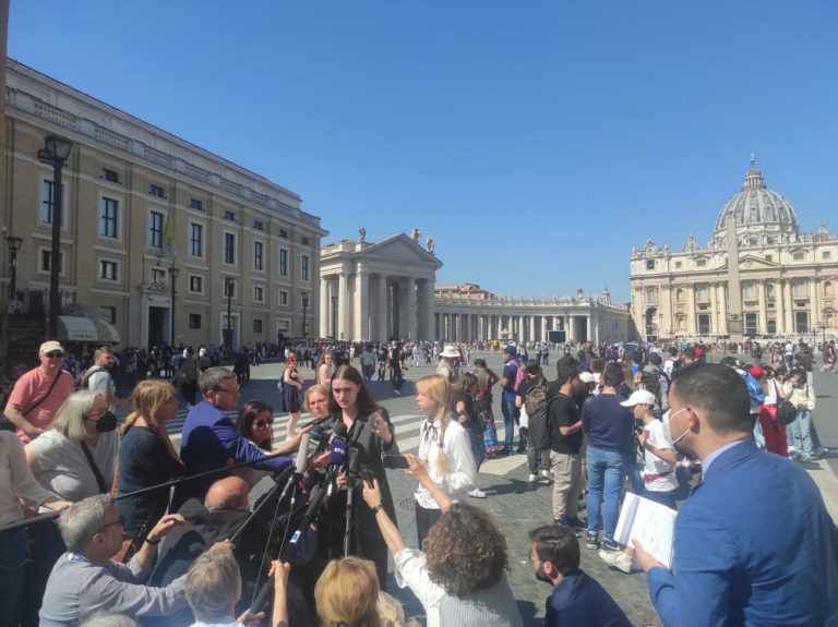 Ukrajinské ženy po stretnutí s pápežom v Ríme. Foto: Bohumil Petrík