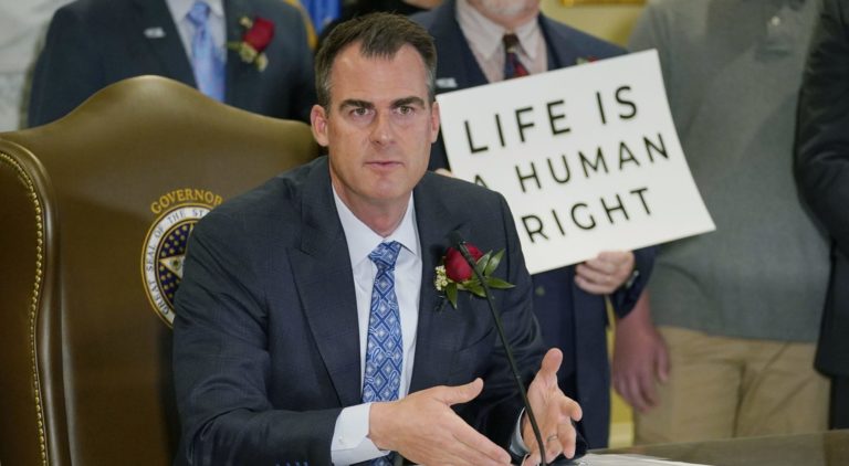 Oklahomský guvernér Kevin Stitt. Foto: TASR/AP