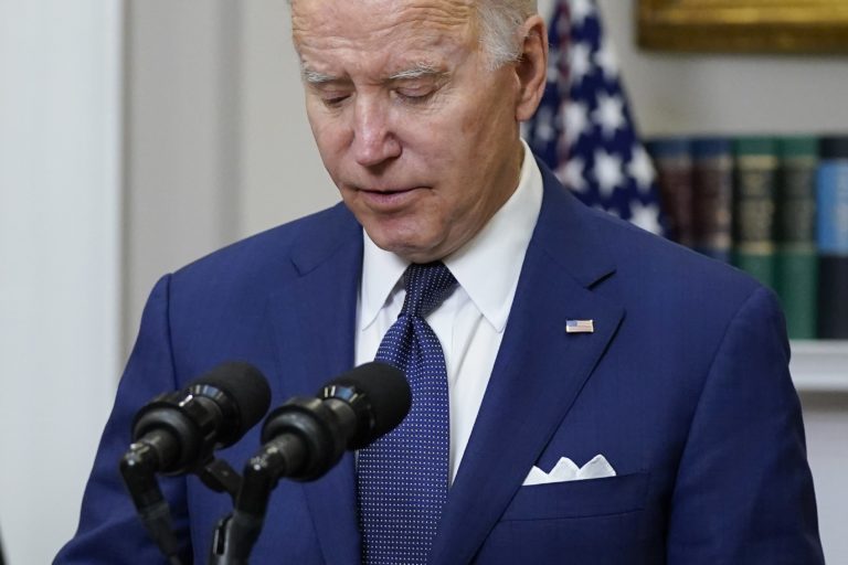 Biden chce navrhnúť daň na mimoriadne zisky ropných spoločností