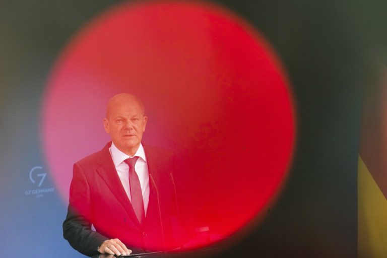 Za Putinov šialený nápad zväčšiť ruské impérium platí Rusko i celý svet veľmi vysokú cenu, vyhlásil Scholz