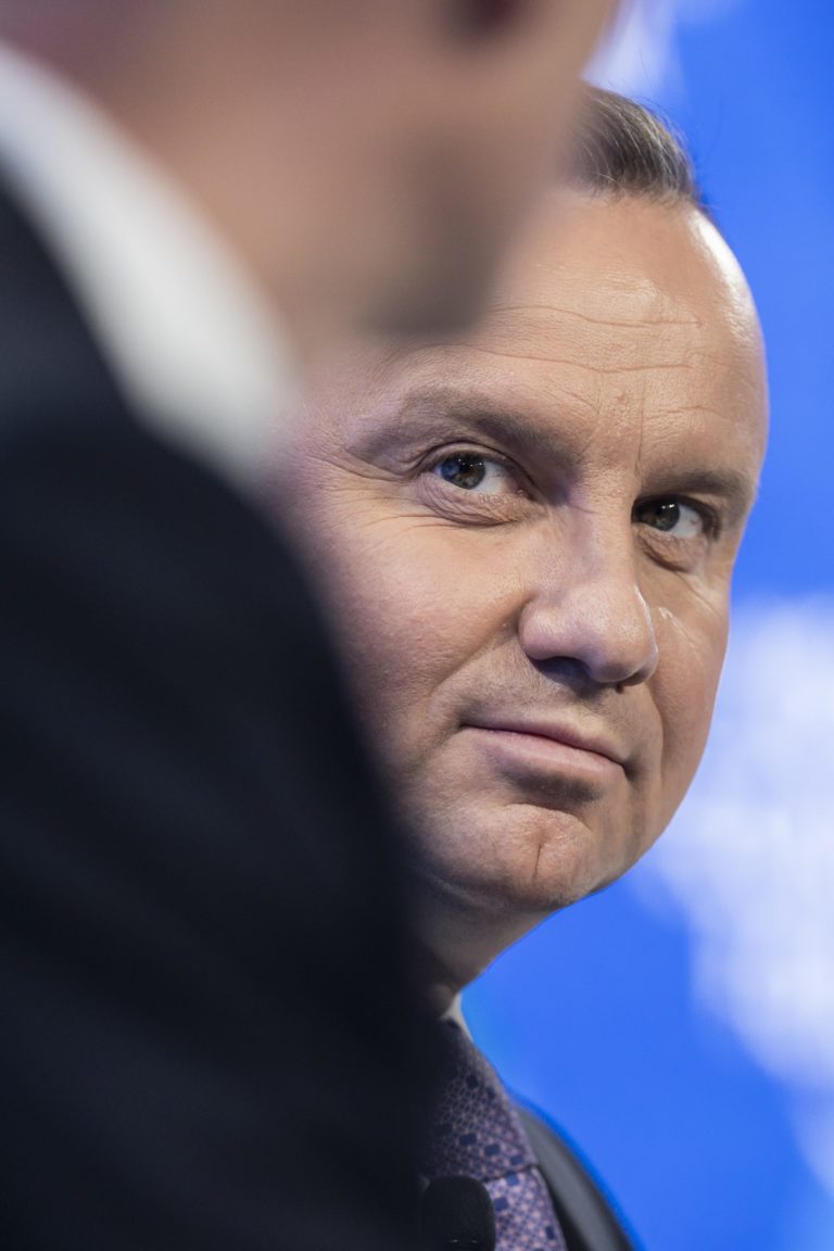 Ľavicoví liberáli v eurokomisii chcú zmenu moci v Poľsku, tvrdí prezident Duda