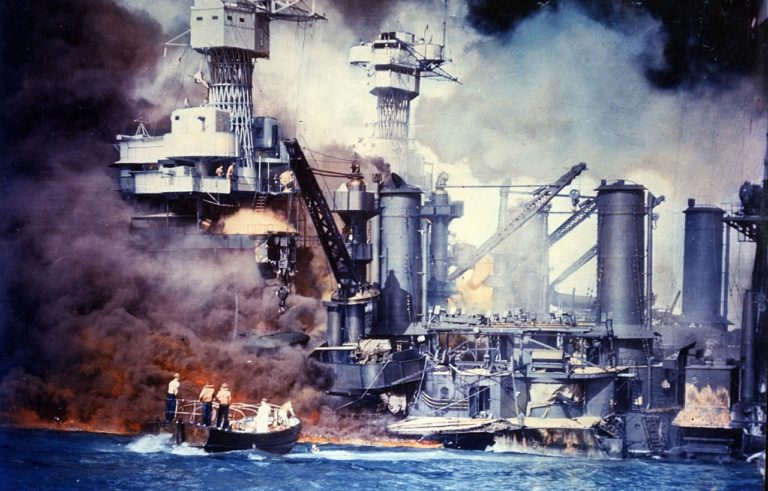 Ukrajinský Pearl Harbor? Európa aj napriek obrovským nákladom pristúpila na americkú sankčnú hru