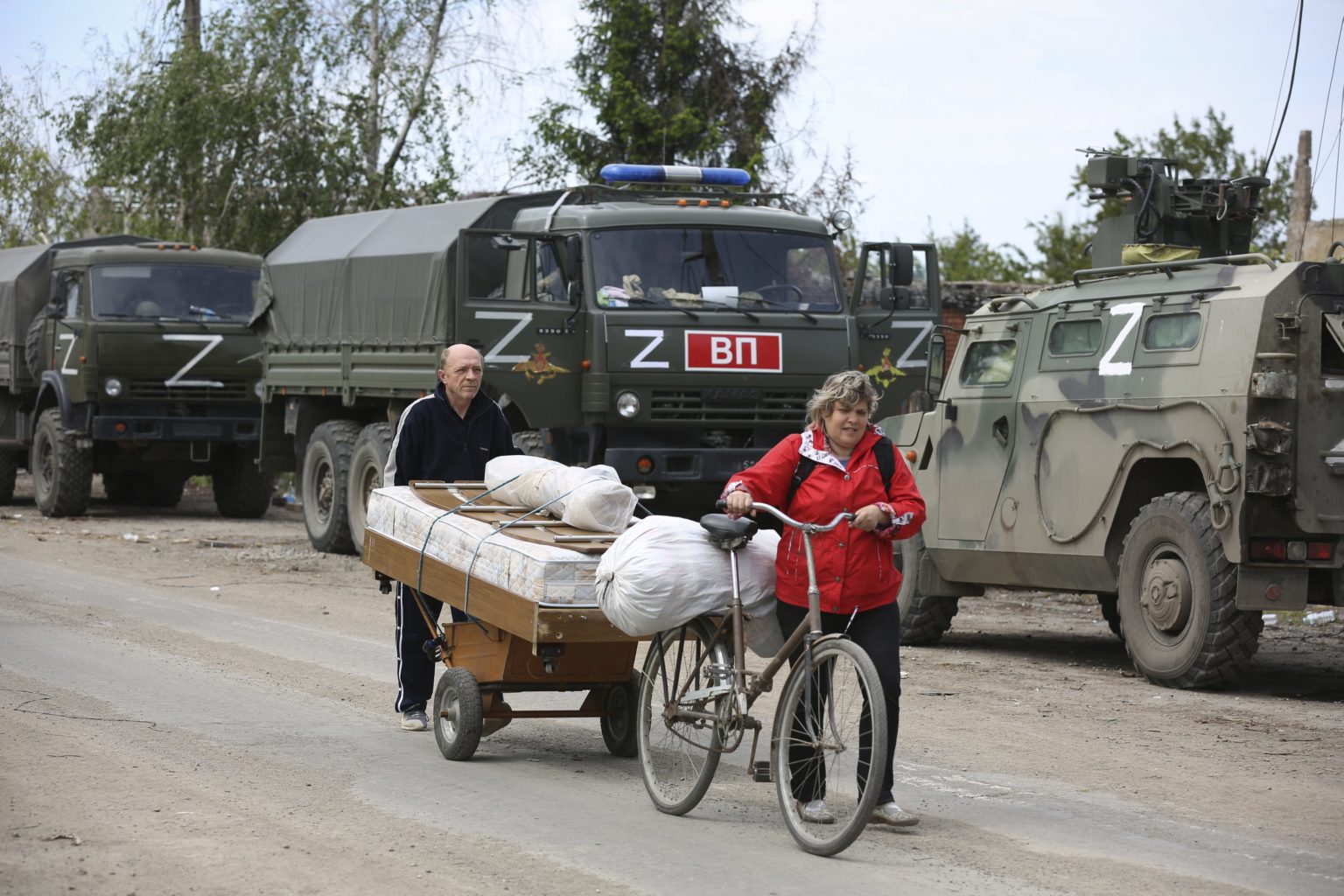 Ruské vojenské vozidlá v Mariupole. Foto: TASR/AP