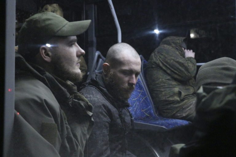 Ukrajinskí vojaci z oceliarní Azovstaľ, ilustračná snímka. Foto: TASR/AP