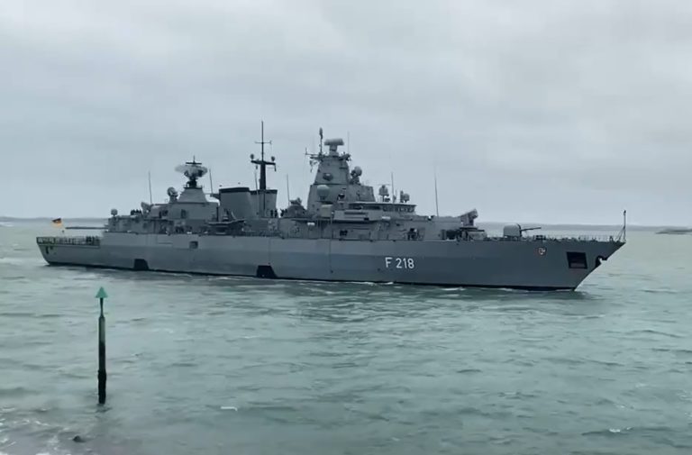 Nemecká fregata posilní severné krídlo NATO, na jej palube sú aj Slováci