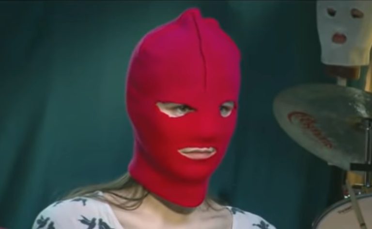 Členka Pussy Riot Tolokonnikovová figuruje na zozname hľadaných osôb v Rusku