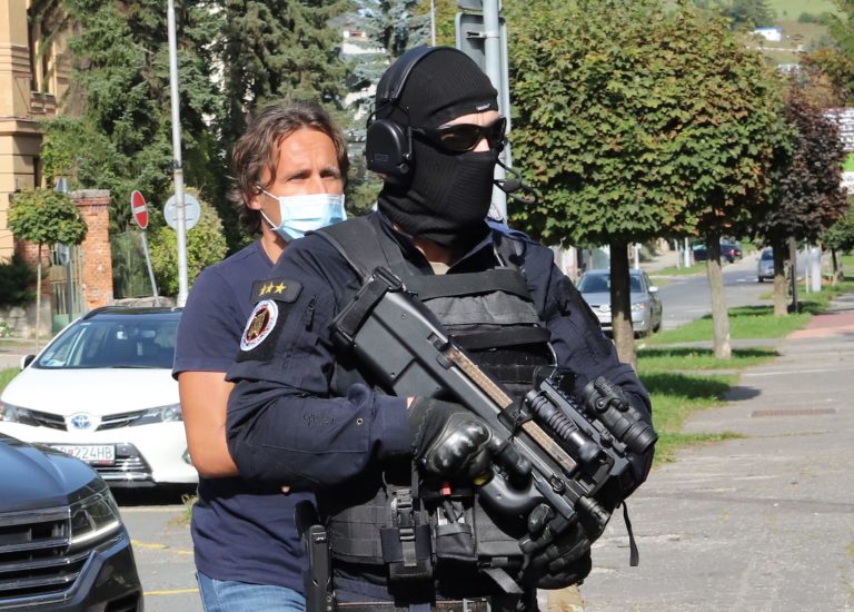 Prokuratúra zrušila obvinenie Makóovi a Beňovi