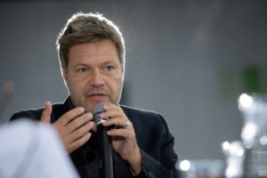 Kratšie sa sprchuj, bojuješ tým proti Putinovi